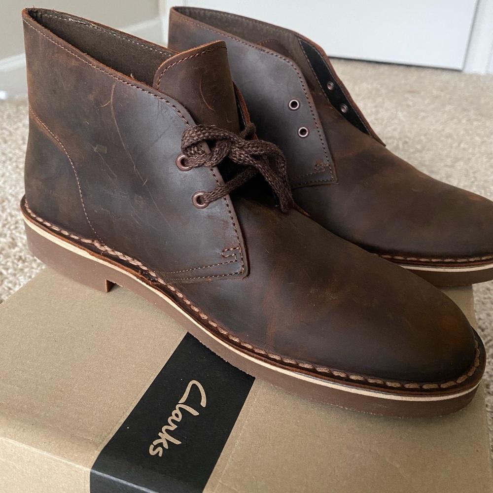 Brand new never been worn Clark’s shoe for male. Fresh in the box.